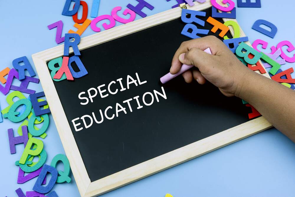 how to become a special education teacher in 4 steps written on chalk board